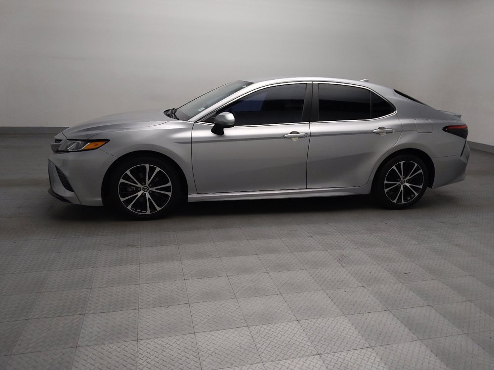 Used 2019 Toyota Camry SE image 2