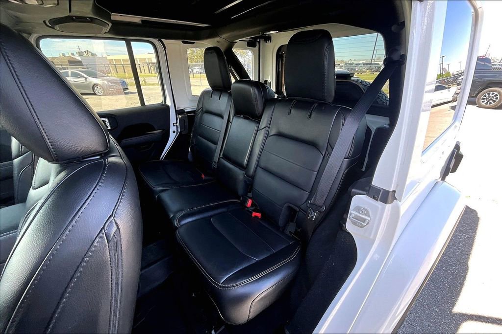 Used 2020 Jeep Wrangler Unlimited Sahara image 34