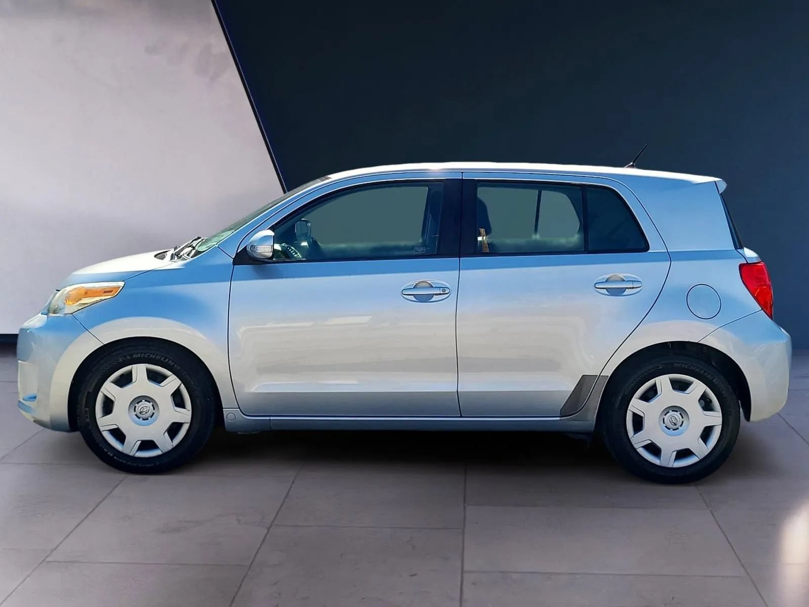 Used 2010 Scion xD FWD image 2