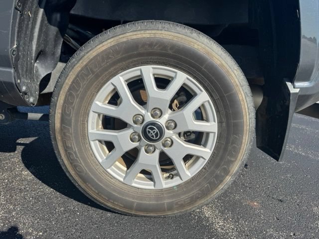 Used 2024 Toyota Tacoma SR5 AWD/4WD image 11