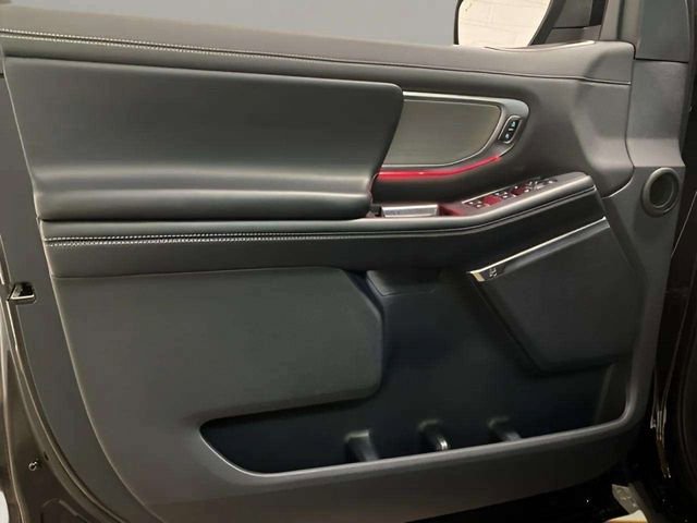 Used 2025 Ford Expedition Platinum AWD/4WD image 17