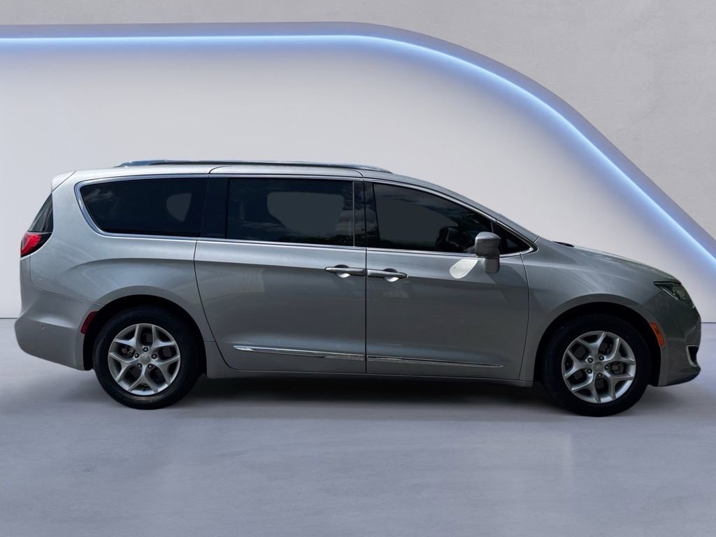 Used 2019 Chrysler Pacifica Touring-L w/ Advanced Safetytec Group FWD image 6