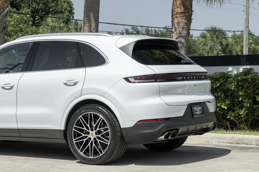 Used 2024 Porsche Cayenne AWD/4WD image 5