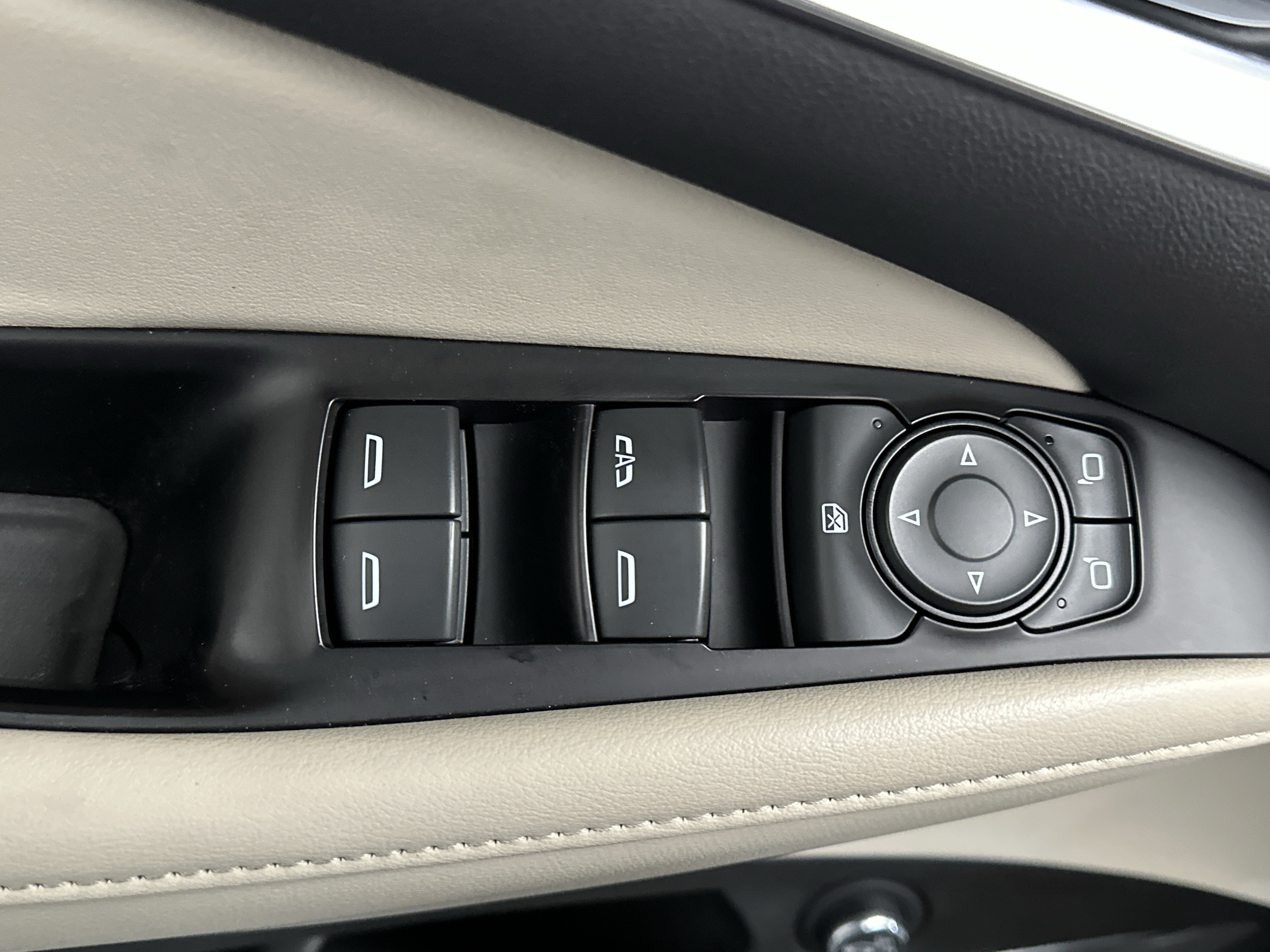 Used 2020 Buick Enclave Essence w/ Sound and Sites Package FWD image 19