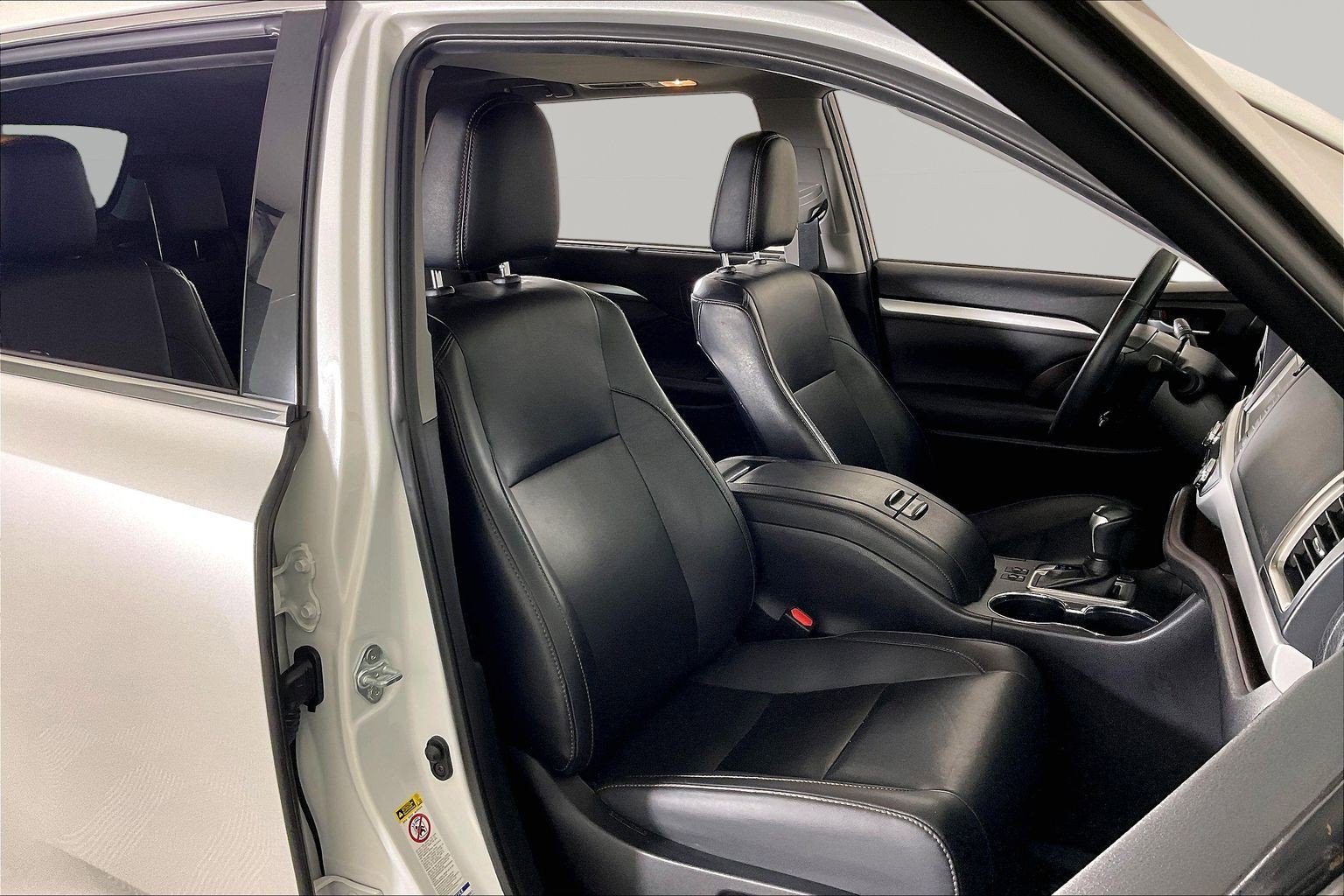Used 2019 Toyota Highlander XLE AWD/4WD image 10
