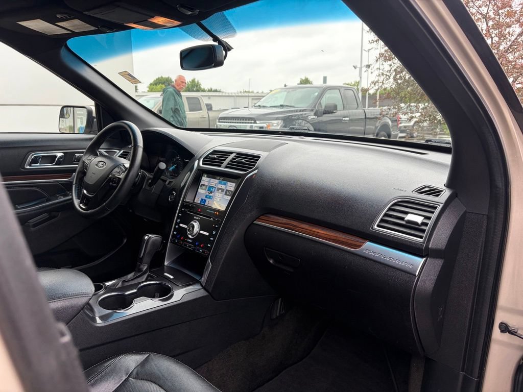Used 2017 Ford Explorer Limited FWD image 27