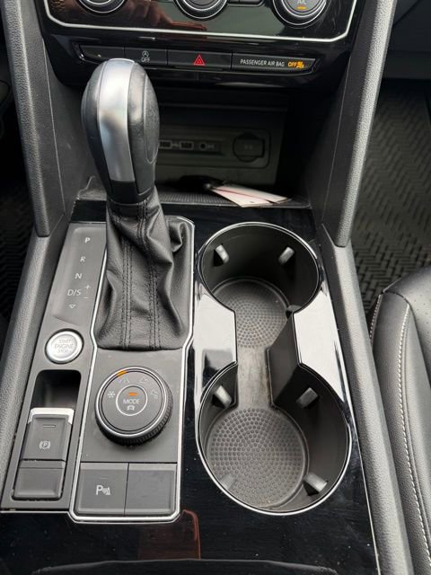 Used 2020 Volkswagen Atlas Cross Sport SEL image 25