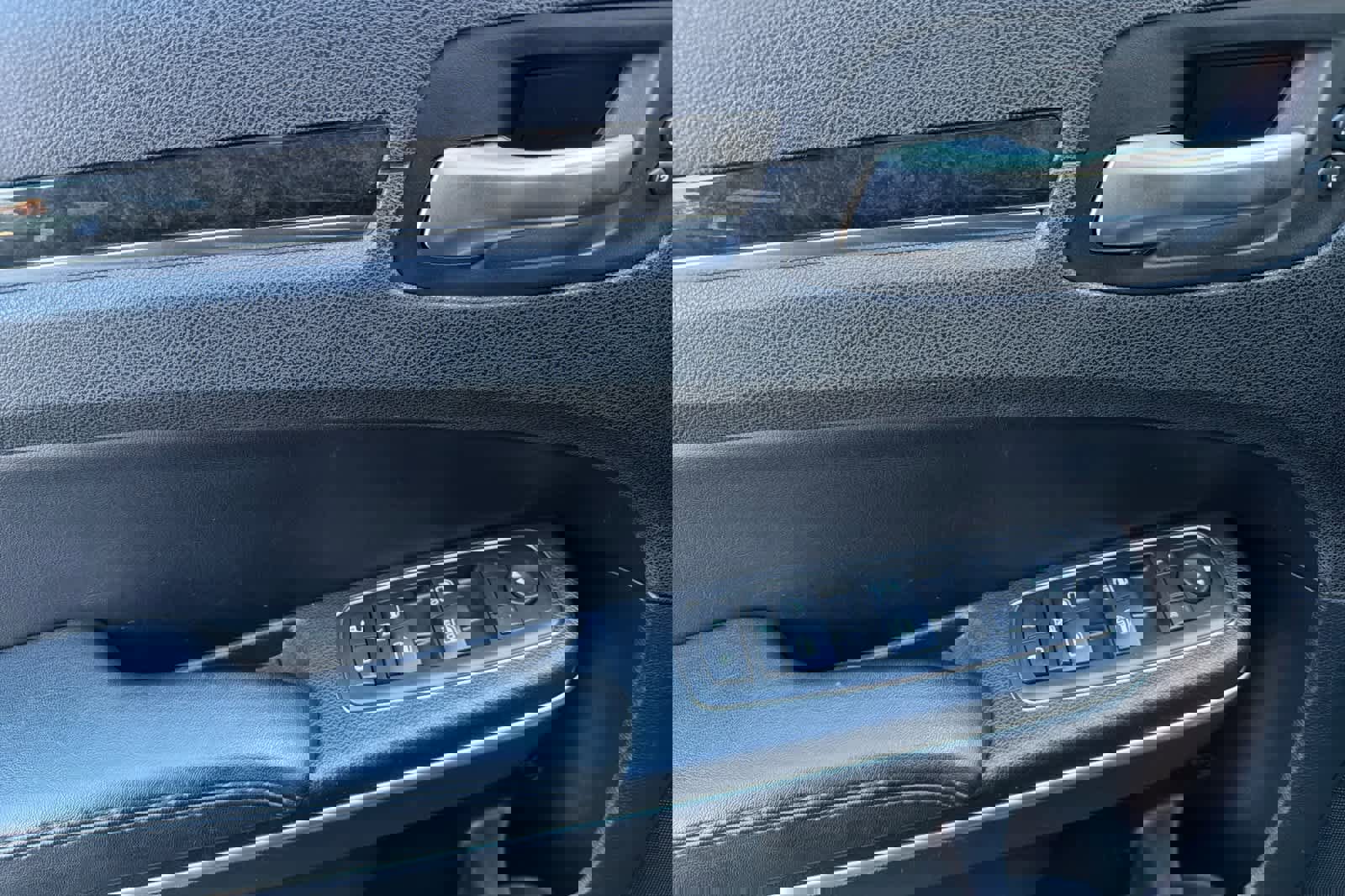 Used 2014 Chrysler 300 C image 14