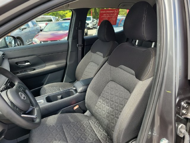 Certified 2025 Nissan Kicks SV FWD image 18