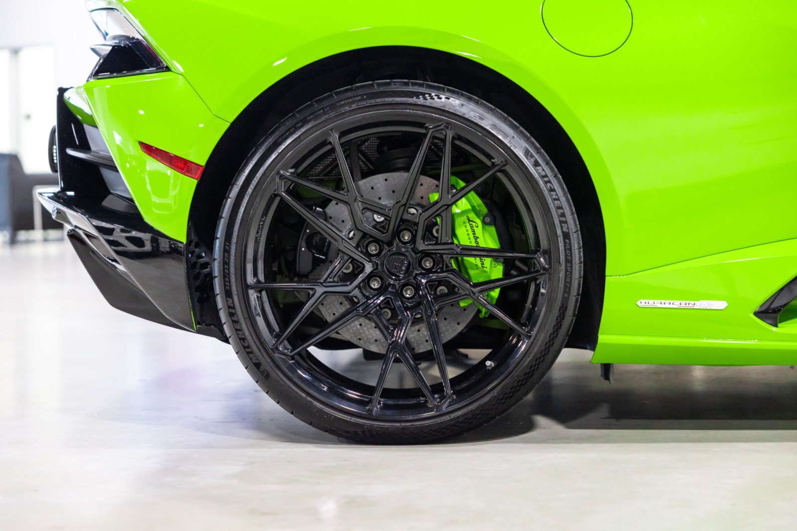 Used 2023 Lamborghini Huracan EVO AWD/4WD image 27
