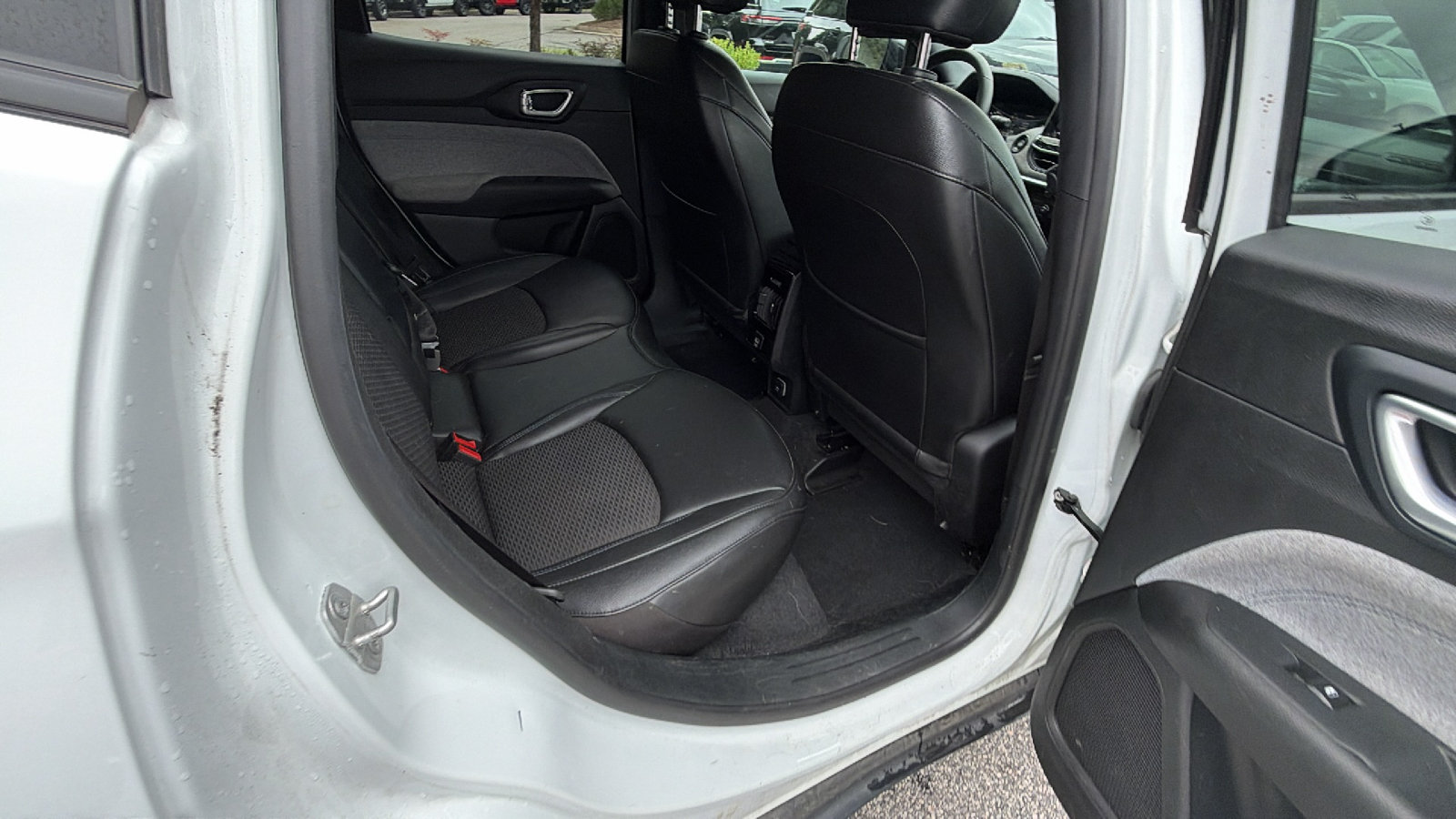 Used 2024 Jeep Compass Latitude AWD/4WD image 21