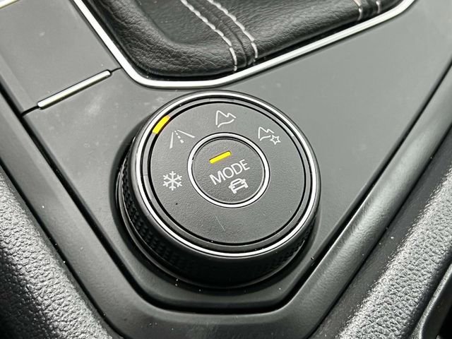 Certified 2022 Volkswagen Taos SE image 32