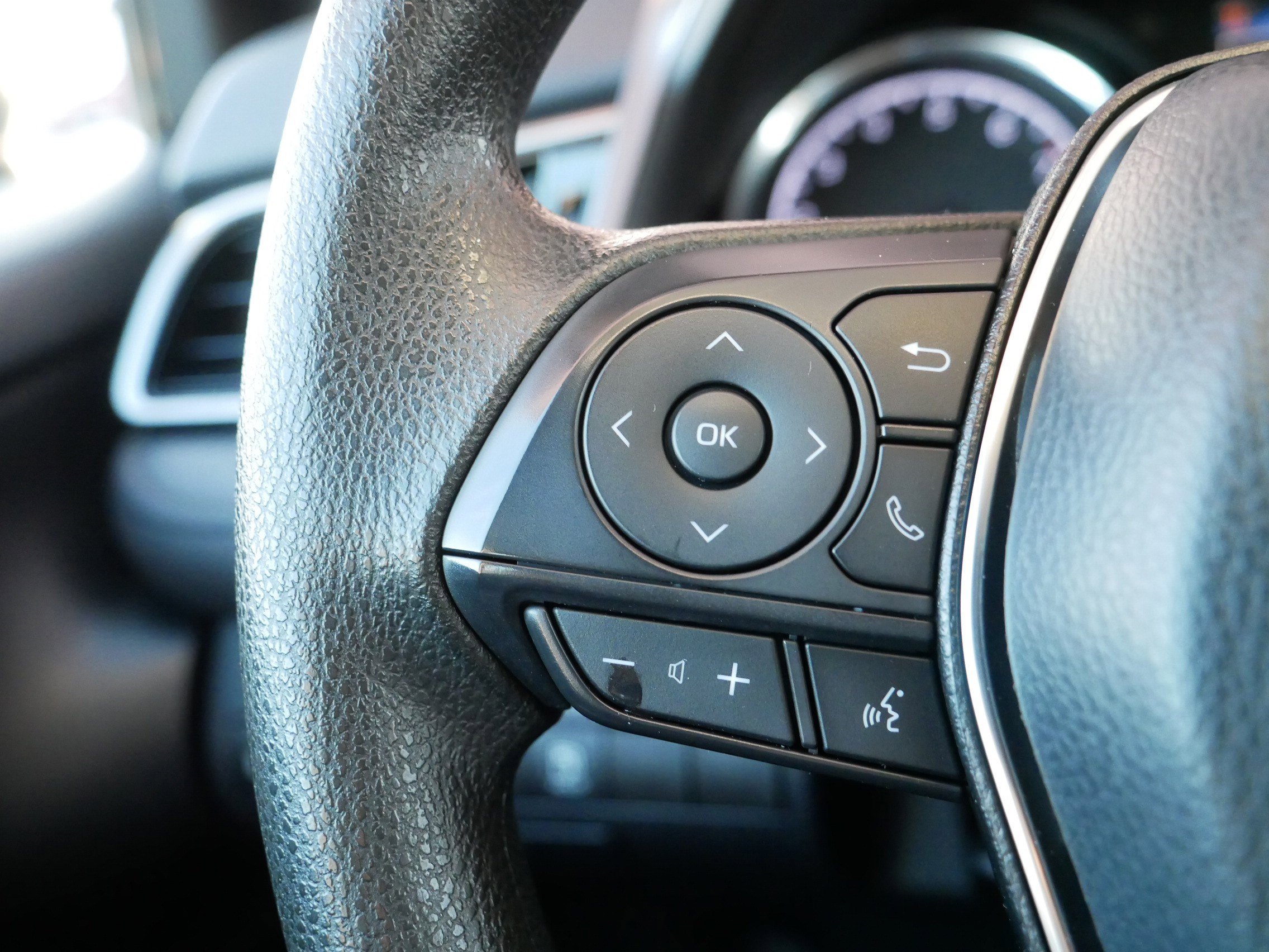 Used 2020 Toyota Camry LE image 28