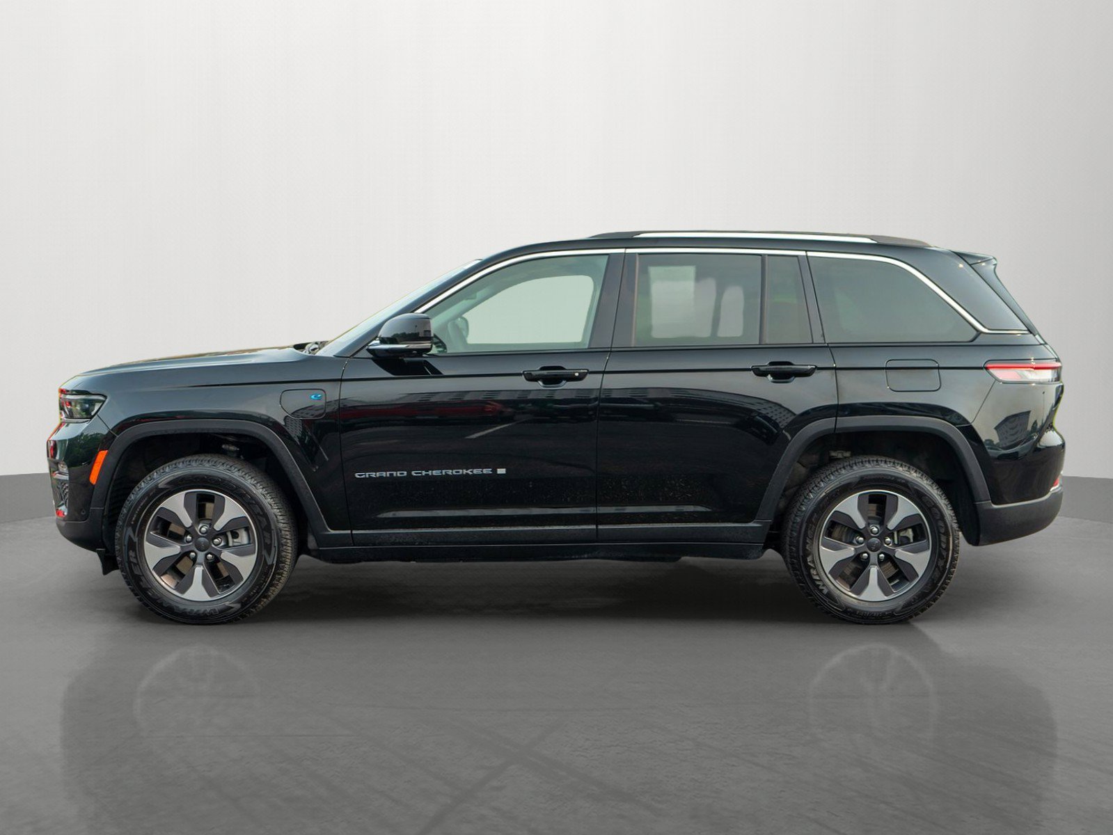 Used 2022 Jeep Grand Cherokee Limited 4xe w/ Luxury Tech Group II AWD/4WD image 4