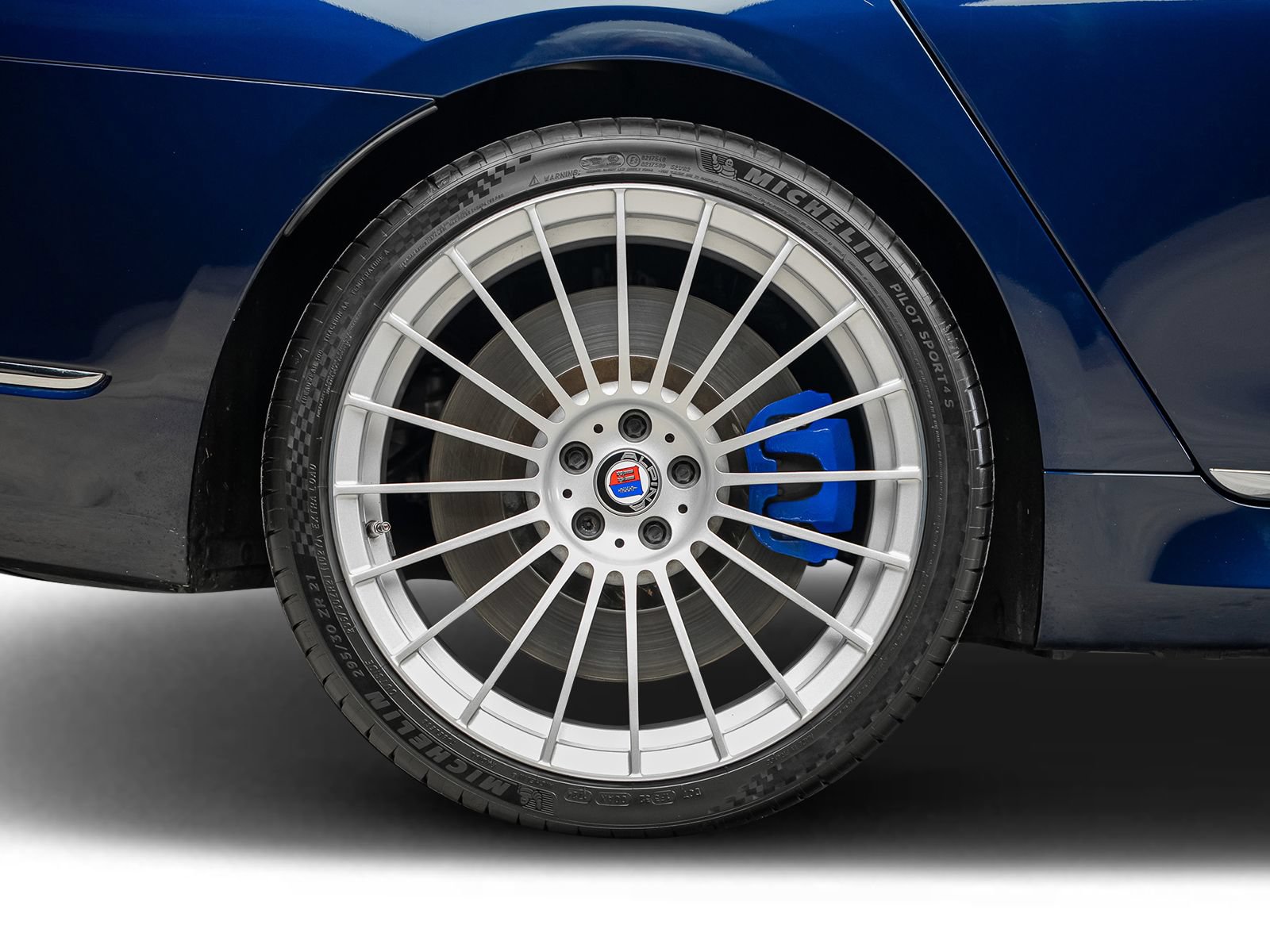 Used 2022 BMW ALPINA B7 xDrive AWD/4WD image 32