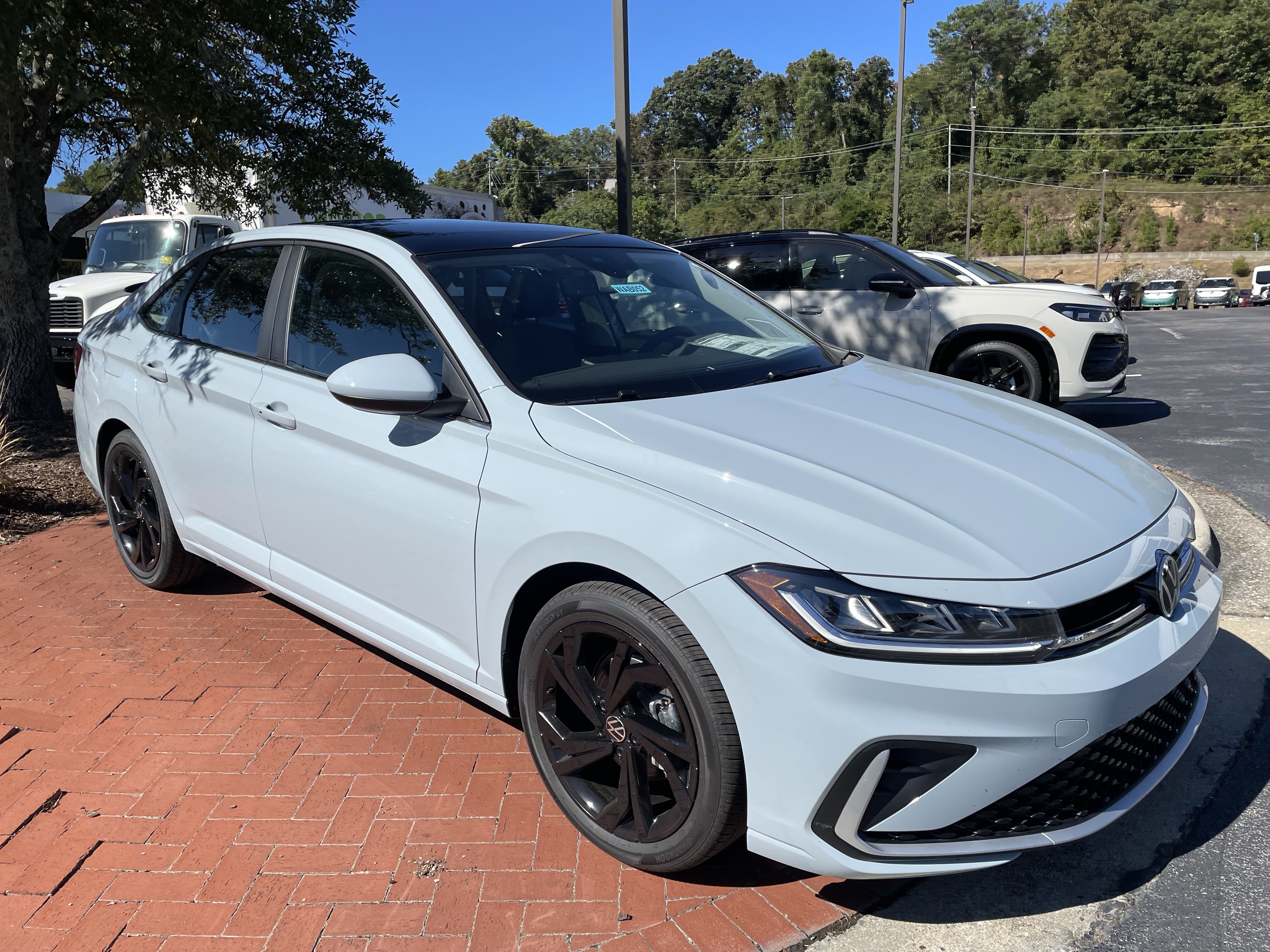 New 2026 Volkswagen Jetta SE FWD image 3