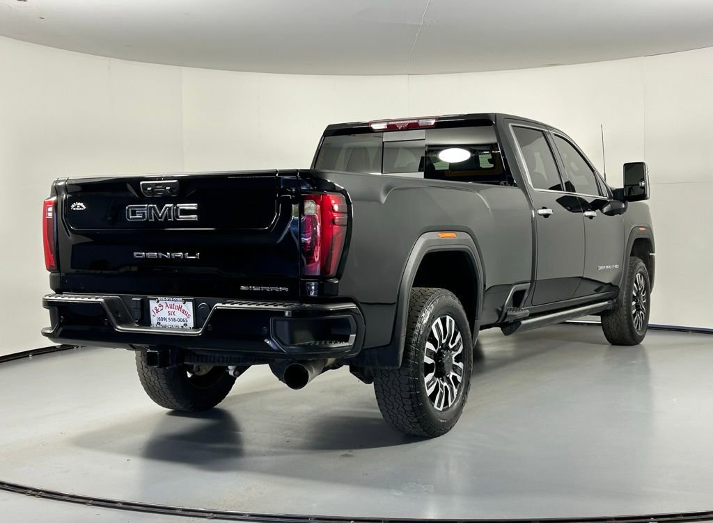 Used 2024 GMC Sierra 3500 Denali Ultimate AWD/4WD image 7
