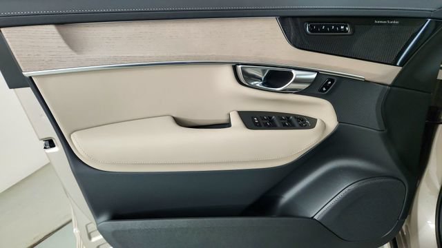 New 2026 Volvo XC90 T8 Plus w/ Protection Package Premier AWD/4WD image 9