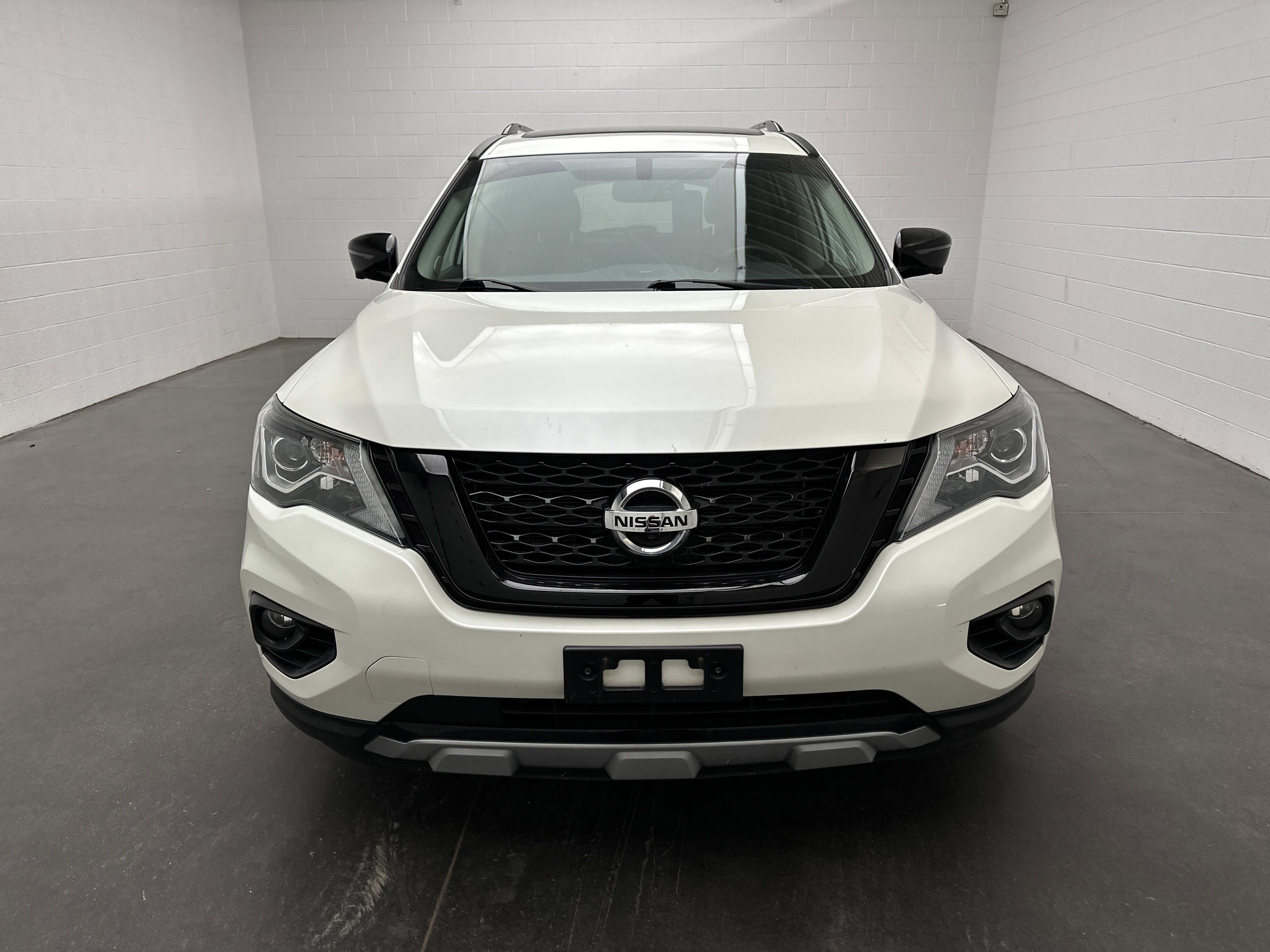 Used 2020 Nissan Pathfinder SL image 3