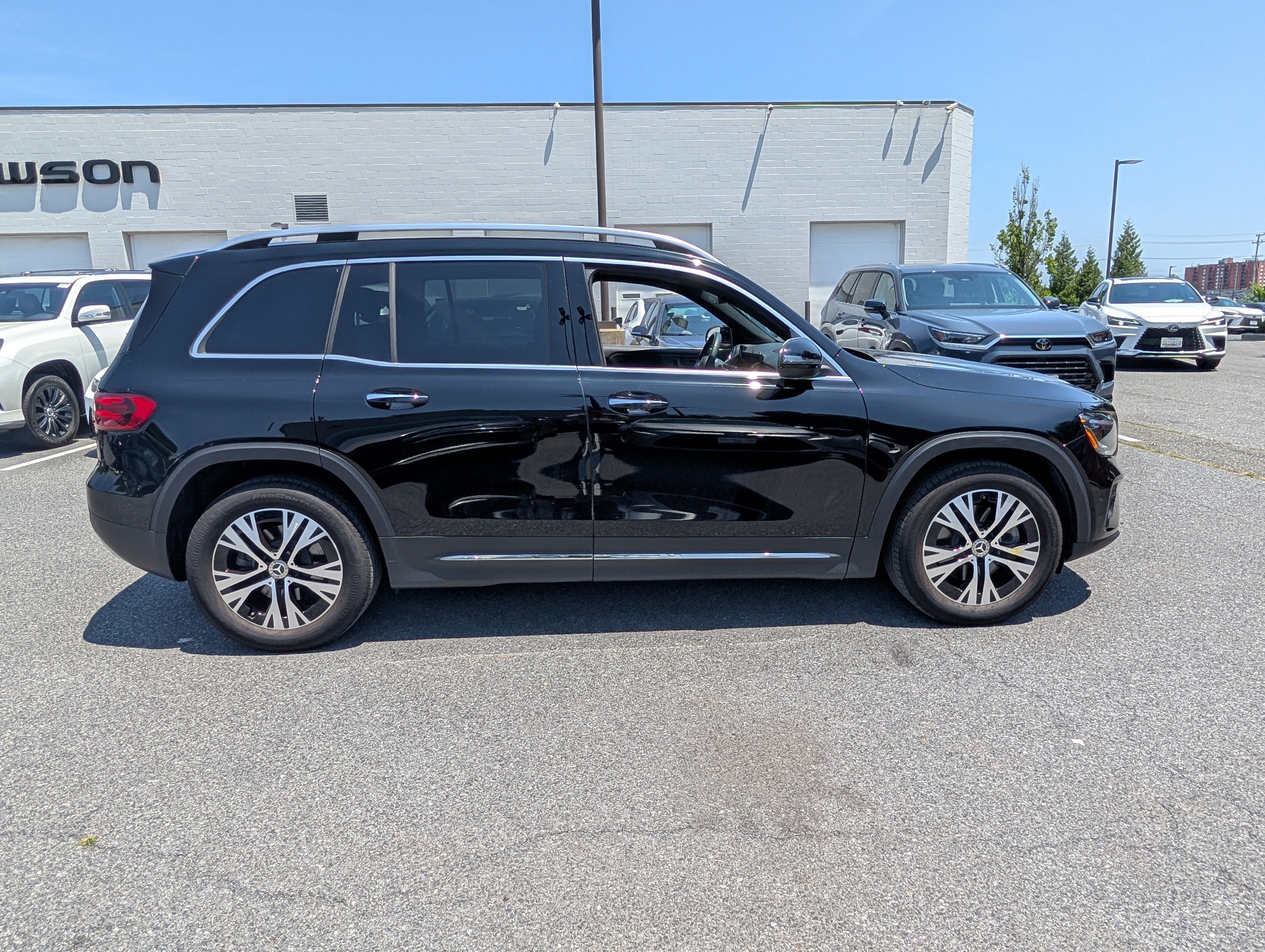 Used 2024 Mercedes-Benz GLB 250 4MATIC image 2