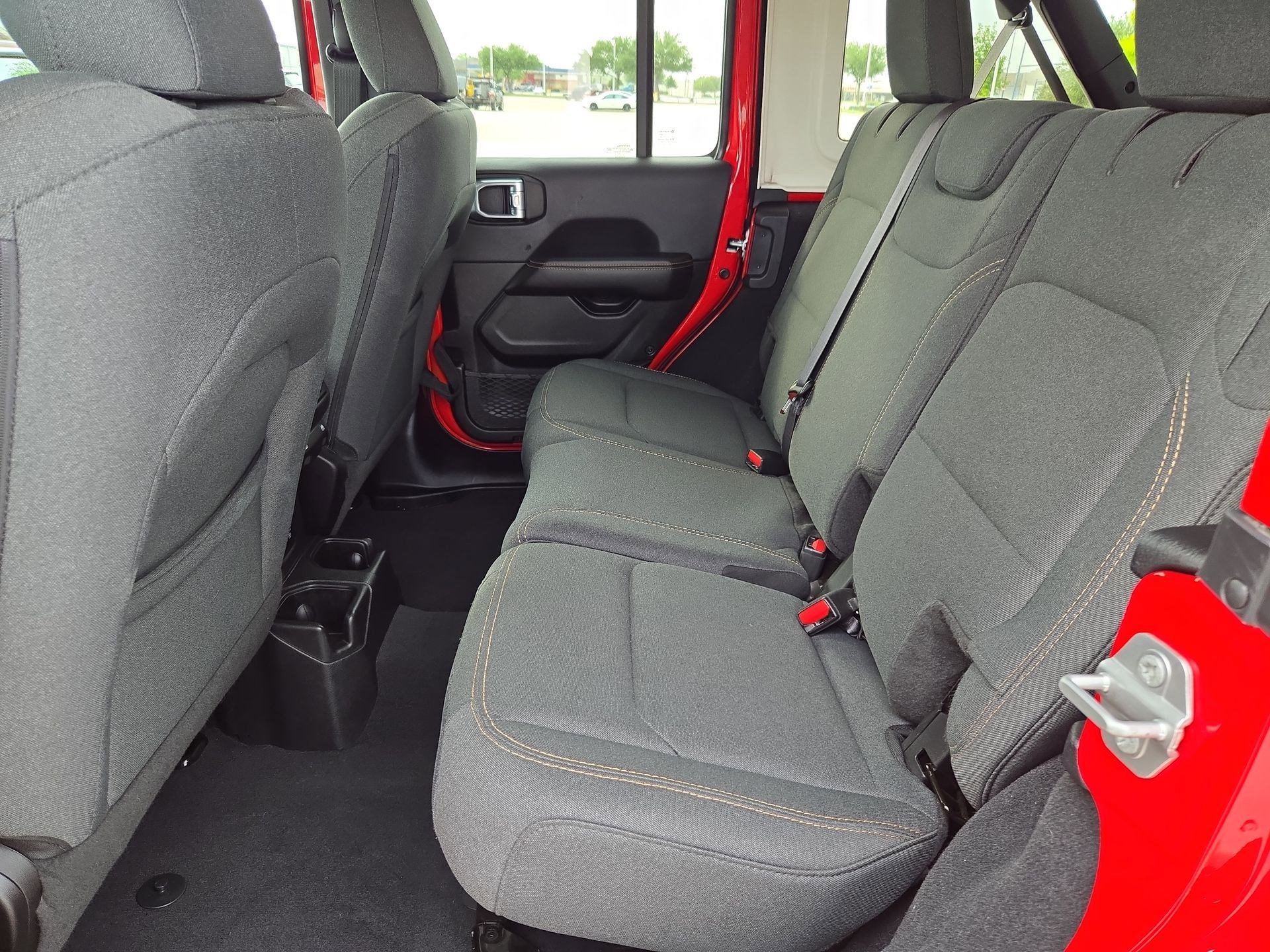 Used 2025 Jeep Wrangler Sahara AWD/4WD image 27