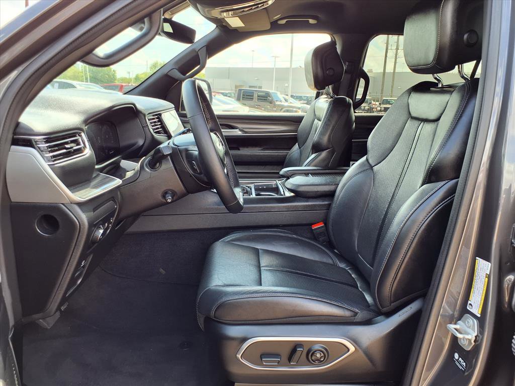 Used 2024 Jeep Wagoneer L Series III w/ Flexible Seating Group image 16