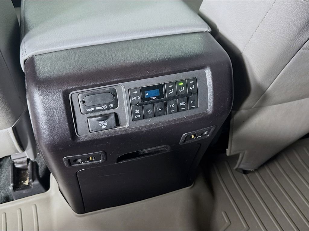 Used 2016 Toyota Sequoia Platinum image 27