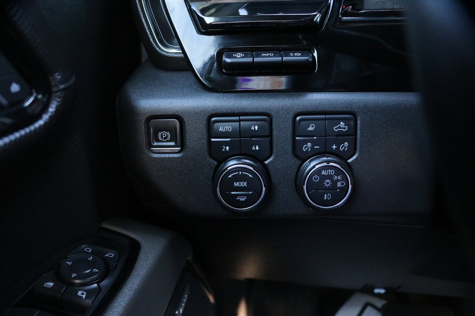 Used 2023 Chevrolet Silverado 1500 ZR2 w/ Technology Package image 12