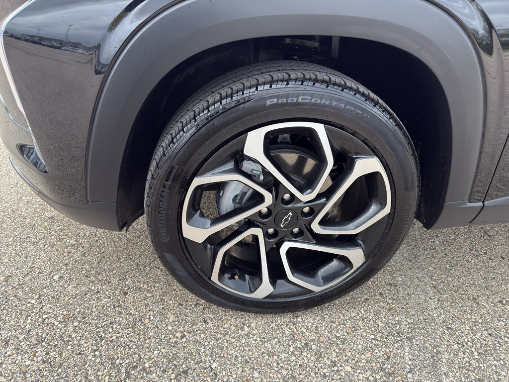 Used 2025 Chevrolet Trax RS w/ Sunroof Package FWD image 8