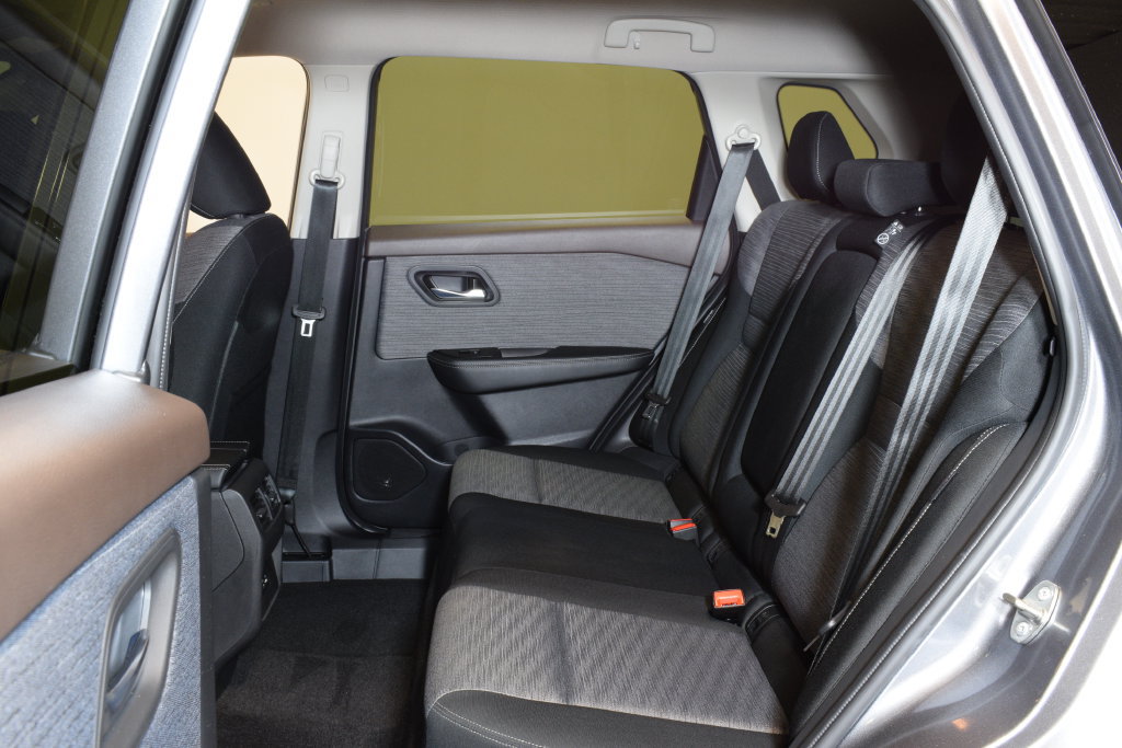Used 2023 Nissan Rogue SV AWD/4WD image 27