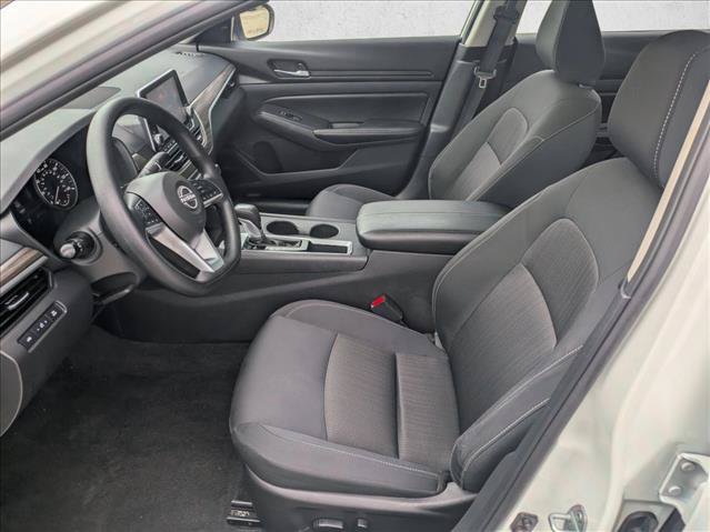 Used 2025 Nissan Altima 2.5 SV FWD image 14