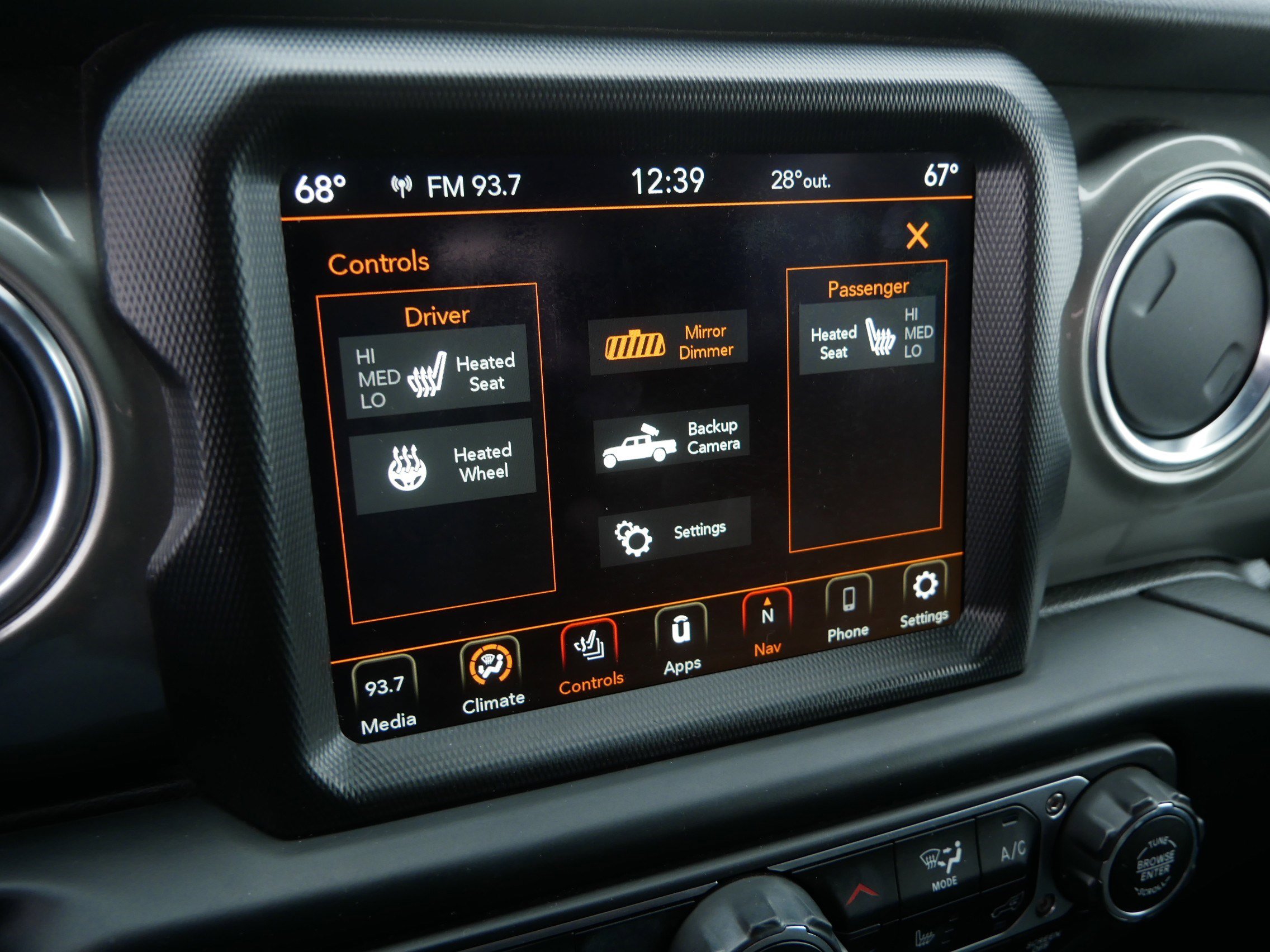 Used 2022 Jeep Gladiator Overland w/ Cold Weather Group image 34