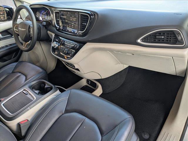 Used 2024 Chrysler Pacifica Touring-L image 22