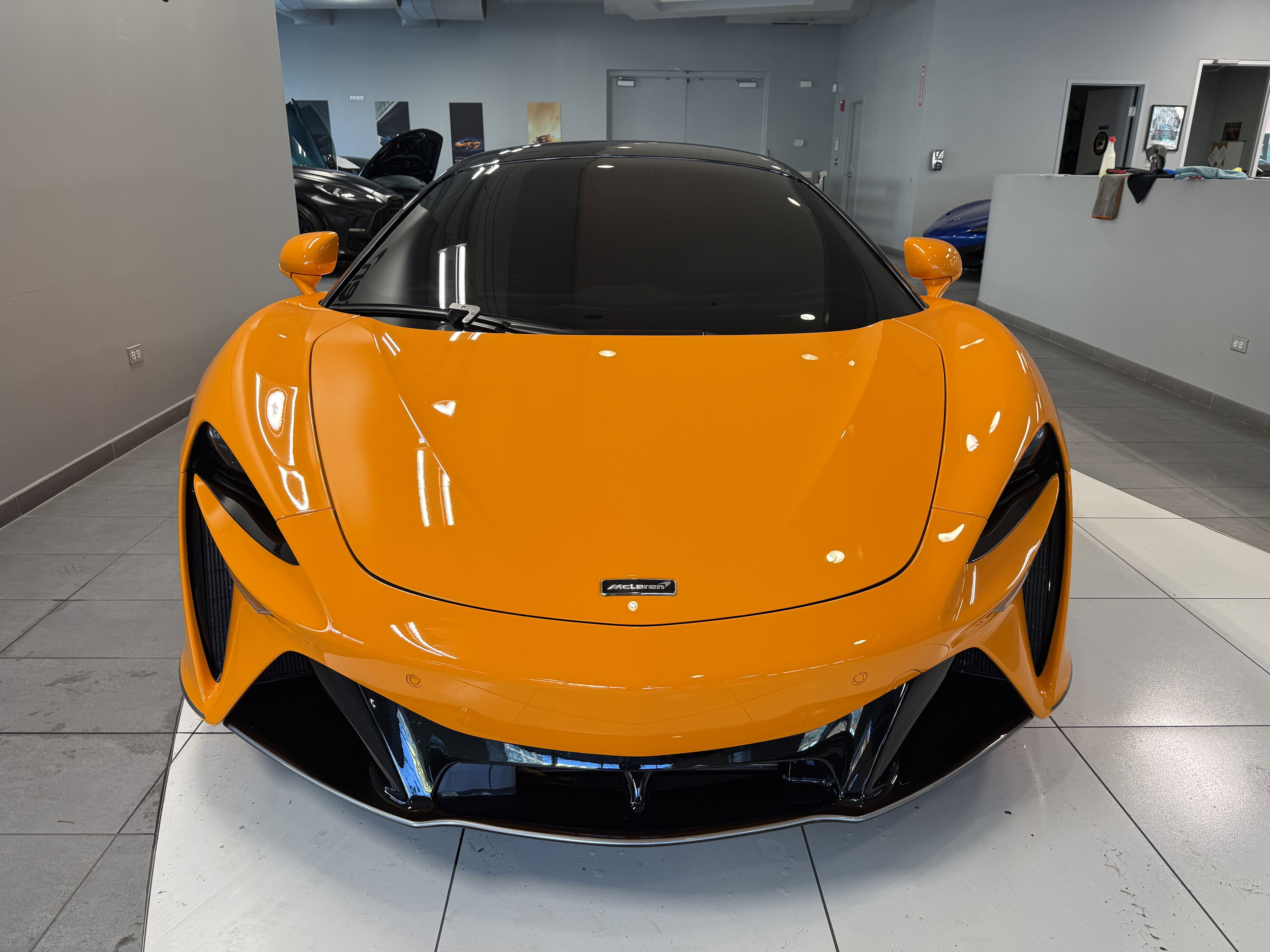 Used 2023 McLaren Artura image 9