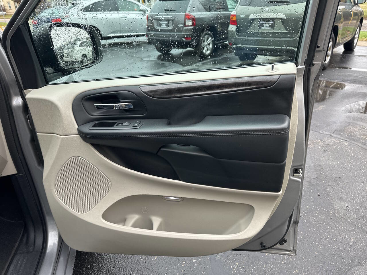 Used 2017 Dodge Grand Caravan SE w/ Power Window Group image 11