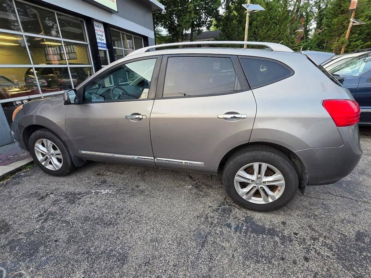 Used 2013 Nissan Rogue SV w/ Premium Pkg AWD/4WD image 4