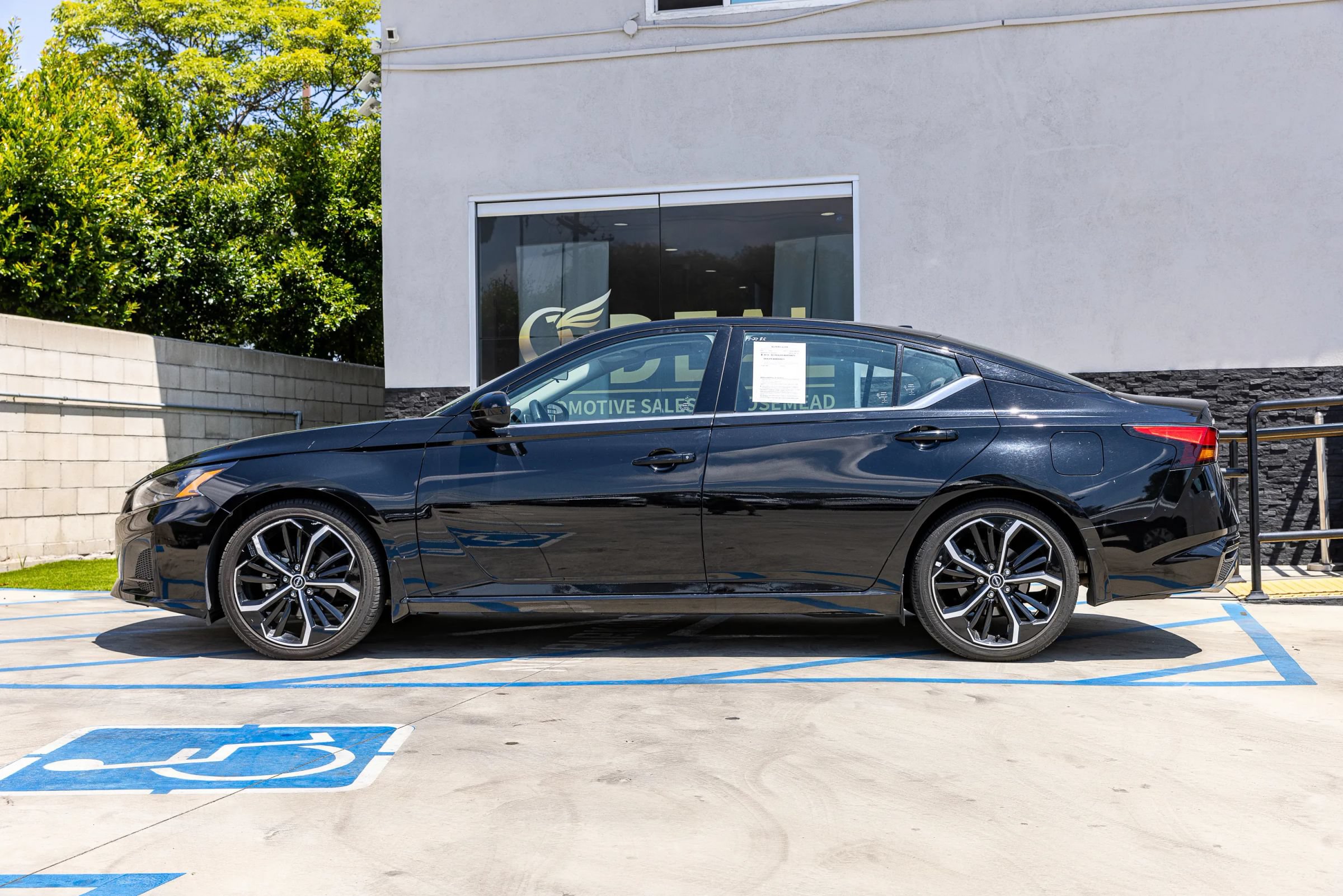 Used 2024 Nissan Altima 2.5 SR FWD image 9