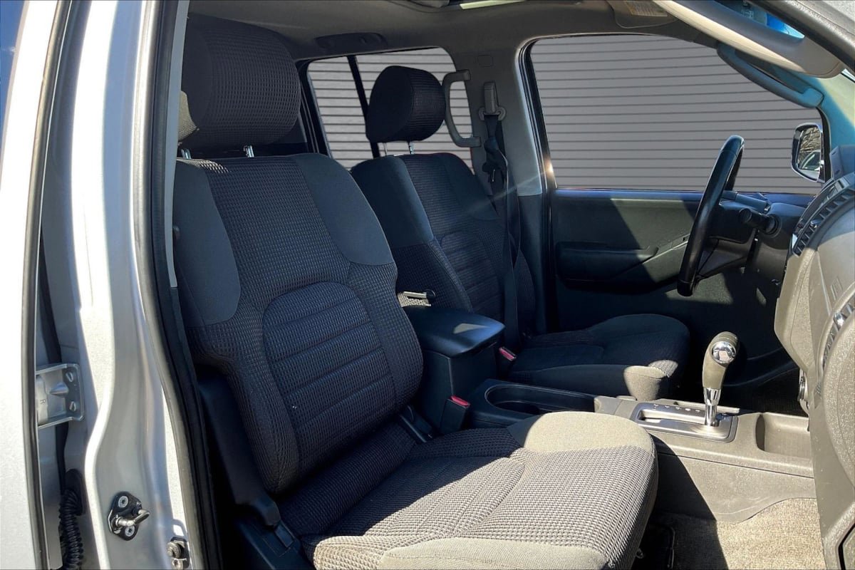 Used 2006 Nissan Frontier NISMO w/ (J01) Sunroof Pkg image 29