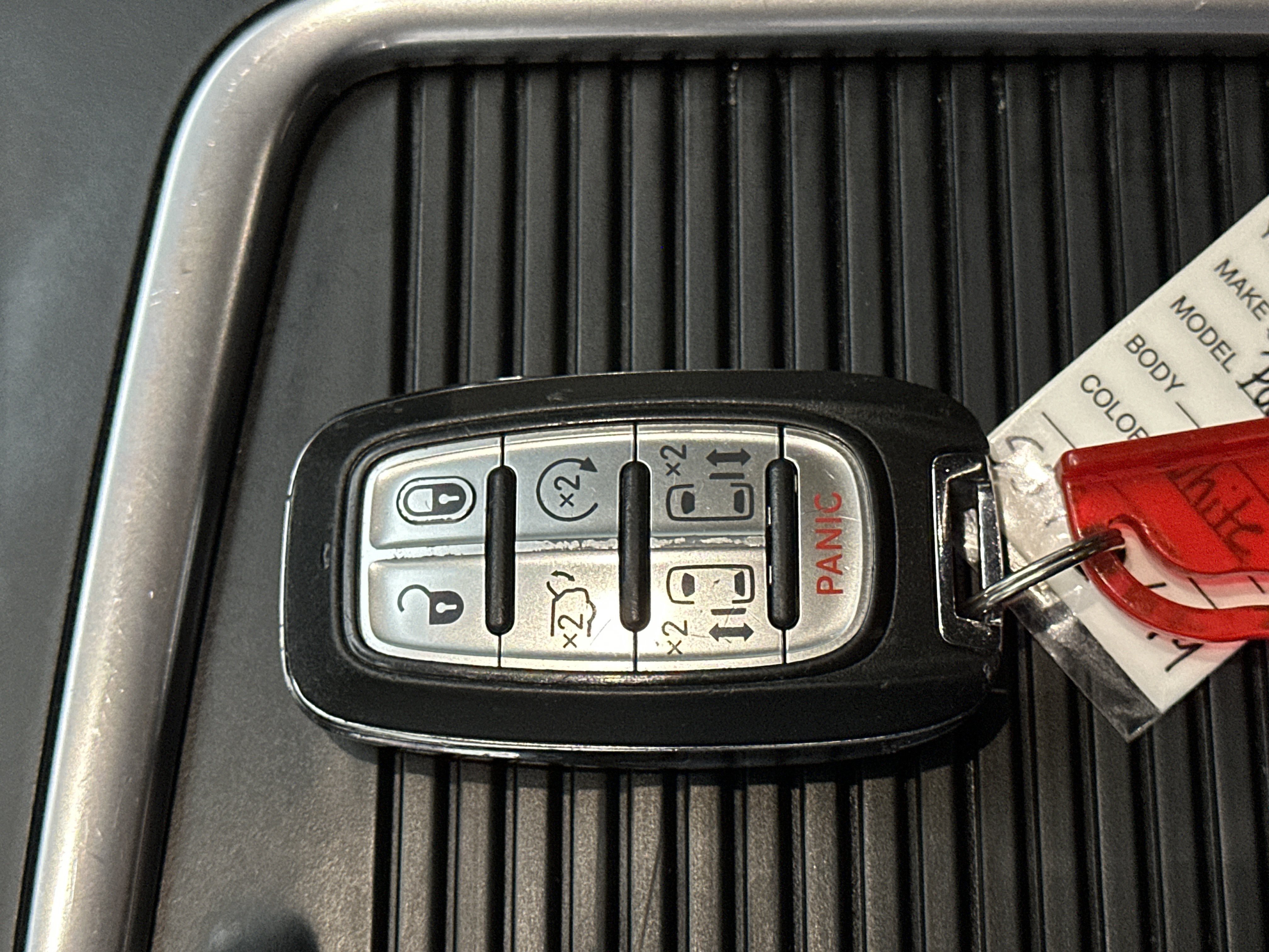 Used 2023 Chrysler Pacifica Touring-L FWD image 39