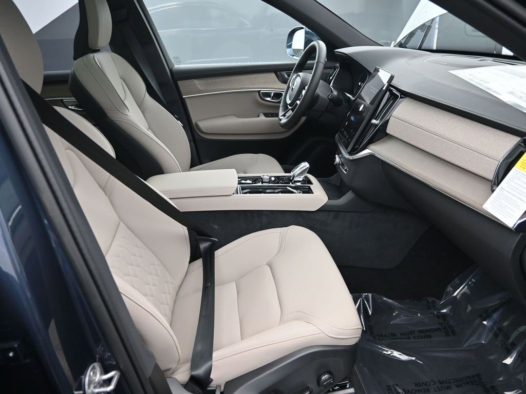 New 2026 Volvo XC90 B6 Plus w/ Protection Package Premier image 40