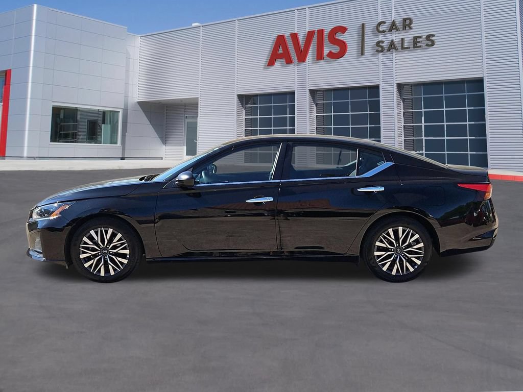 Used 2025 Nissan Altima 2.5 SV FWD image 10