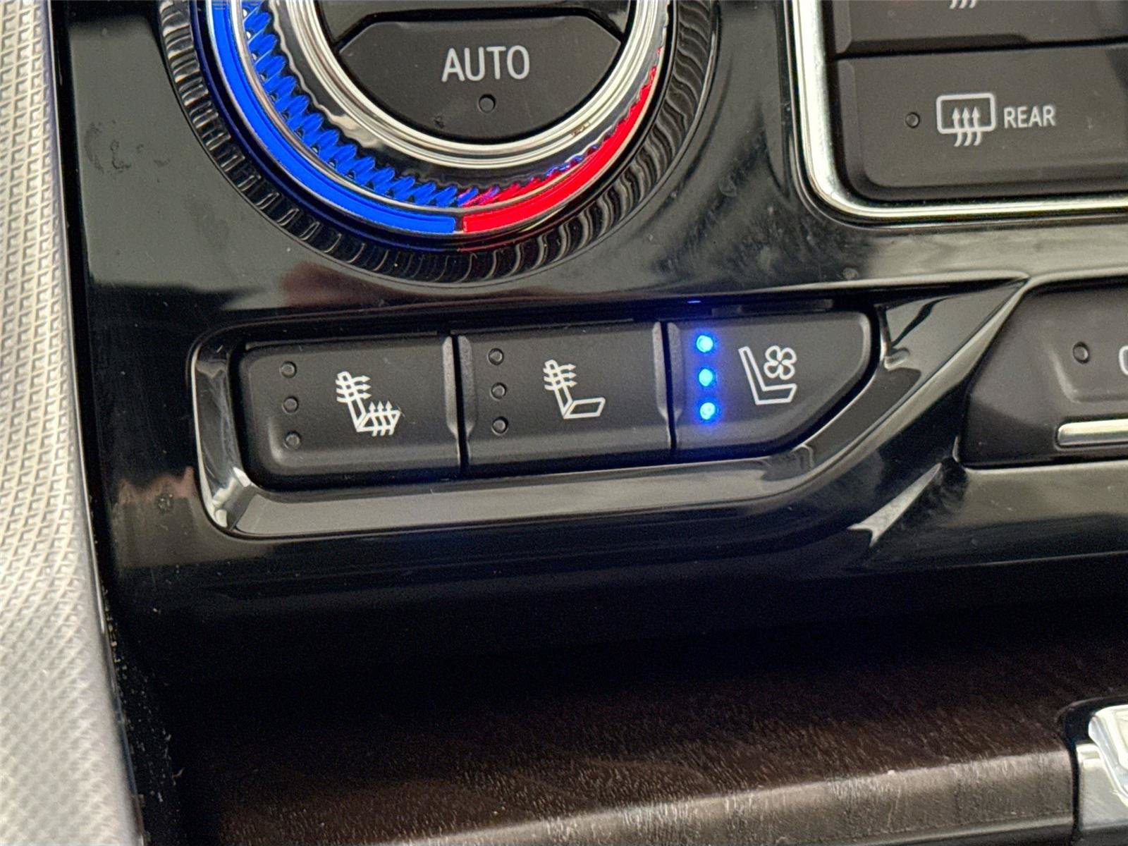 Used 2024 GMC Yukon Denali AWD/4WD image 8