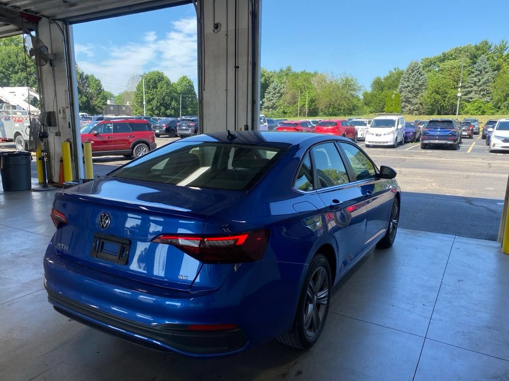 Used 2024 Volkswagen Jetta SE FWD image 4