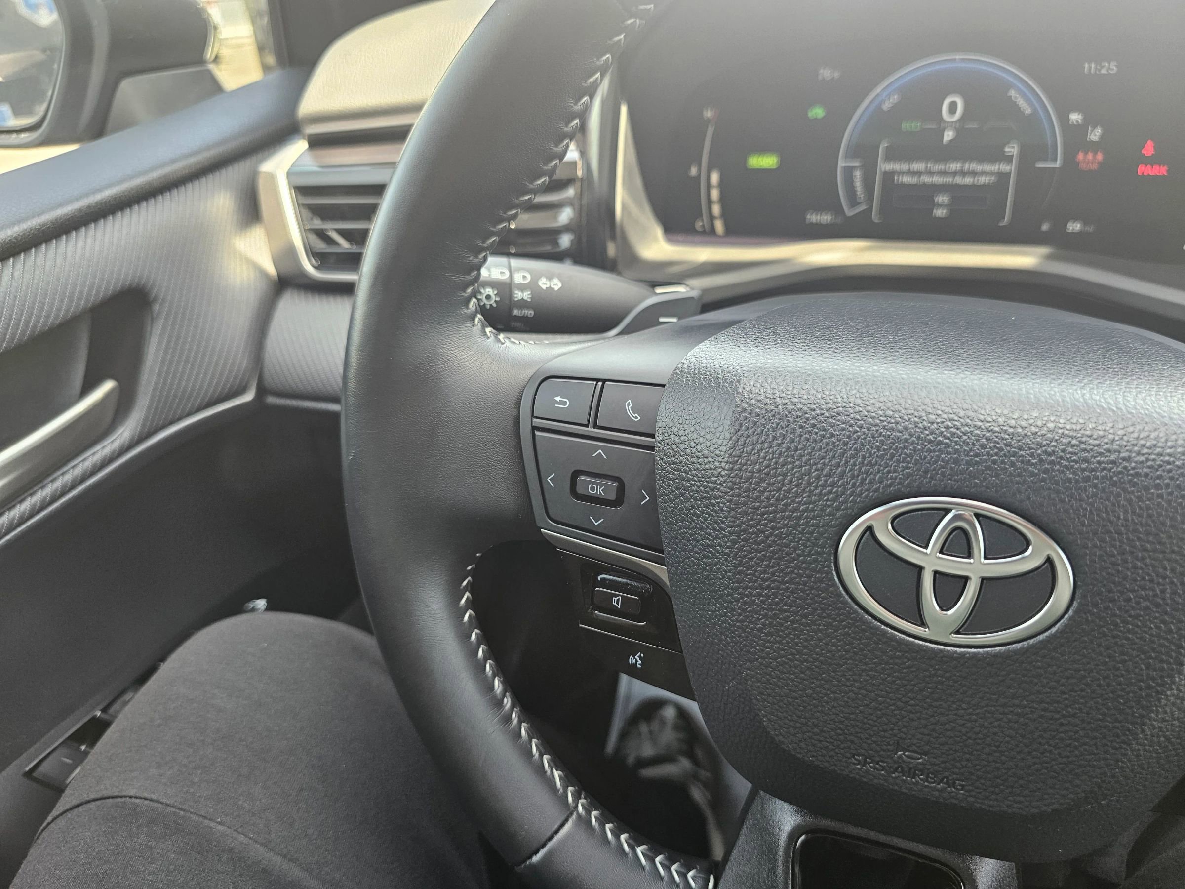 Used 2025 Toyota Camry SE w/ Convenience Package FWD image 16