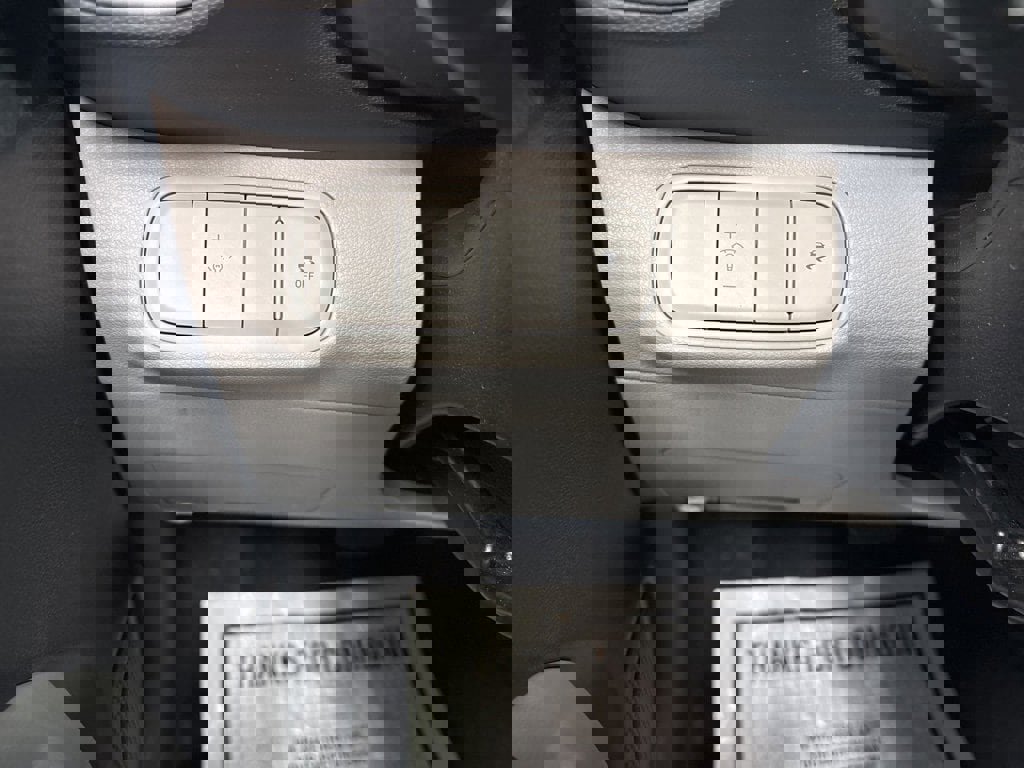 Used 2025 Hyundai Venue SEL image 26