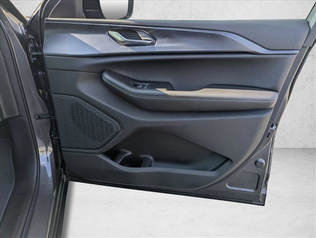 New 2025 Jeep Grand Cherokee Altitude image 27