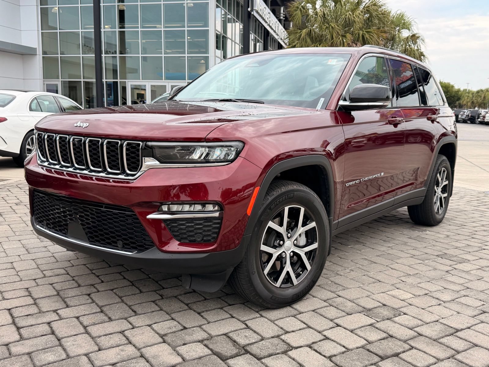 Used 2024 Jeep Grand Cherokee Limited w/ Luxury Tech Group II AWD/4WD 360° Tour