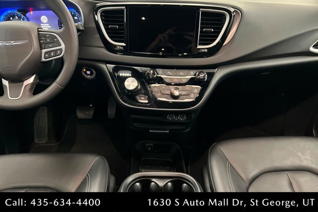 Used 2025 Chrysler Pacifica Select FWD image 13