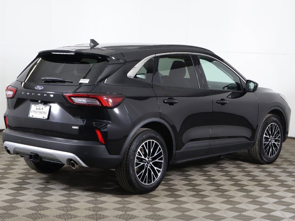 Used 2023 Ford Escape SE w/ Class II Trailer Tow Package image 12