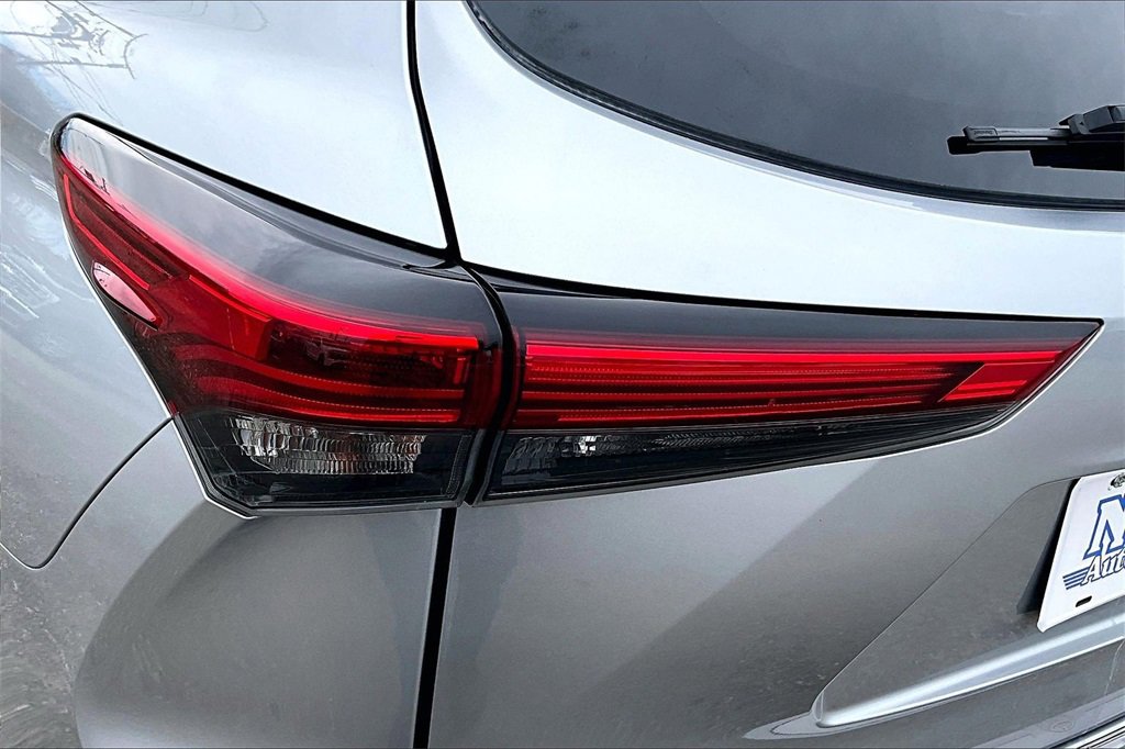 Used 2021 Toyota Highlander Platinum image 31